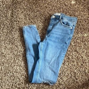 𝅺free People We The Free Super Skinny Ripped Ankle Jeans Size 27